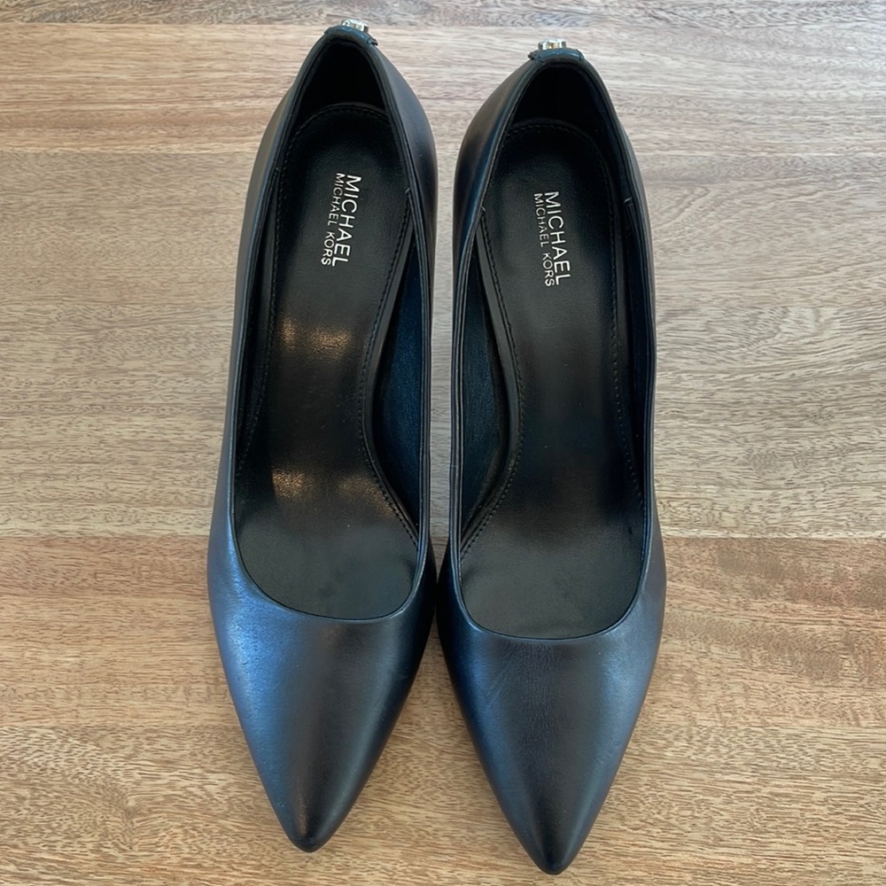 Michael kors black leather pumps size 9
